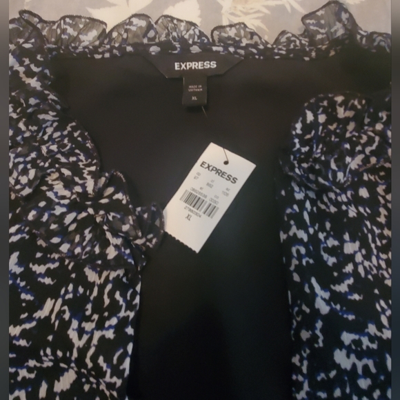 NWT Express low cut faux wrap top, very dark navy with white print size XL. - Picture 3 of 6